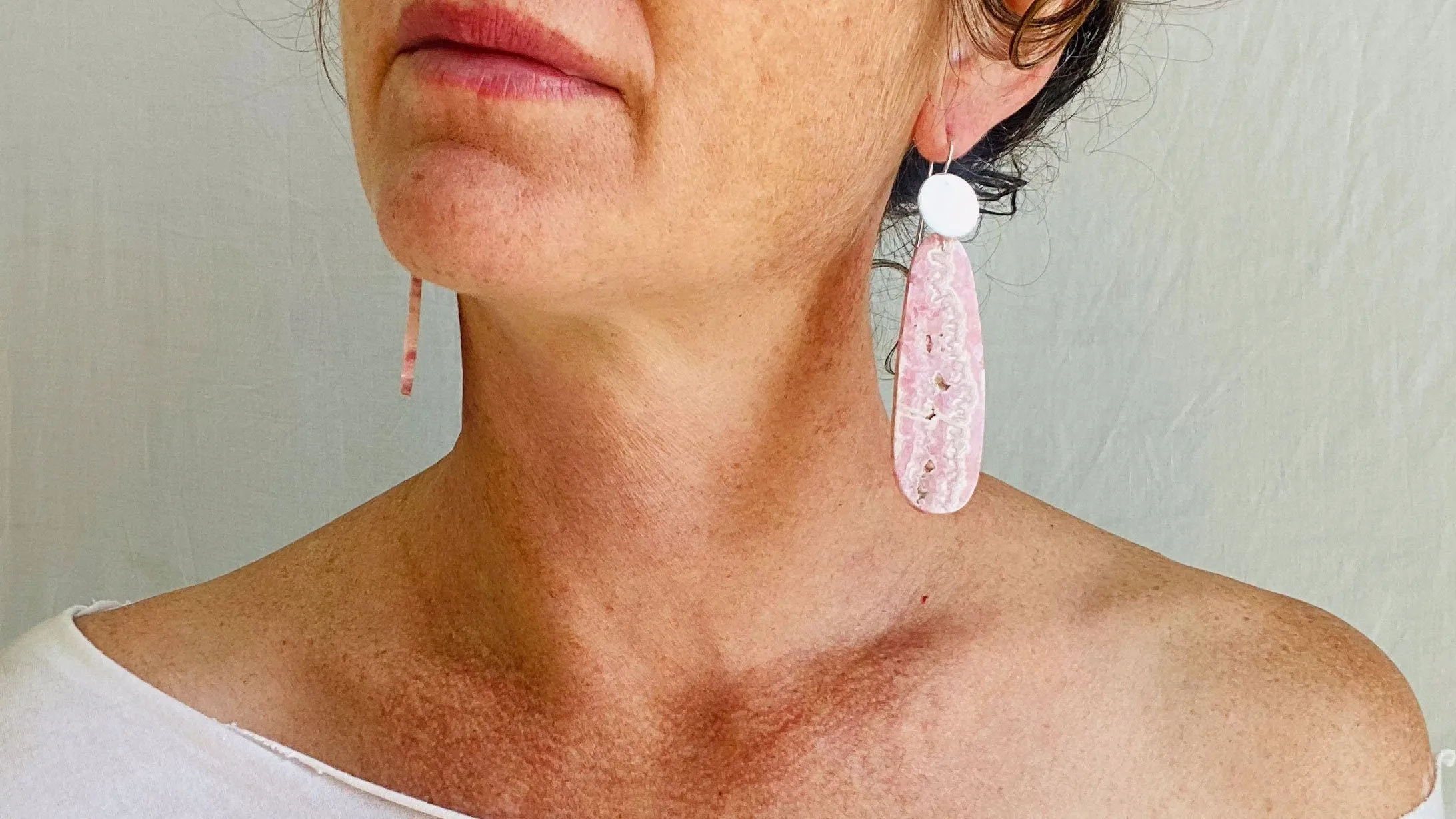 Rhodochrosite Earrings. Santo Domingo Pueblo. Kewa. 0383